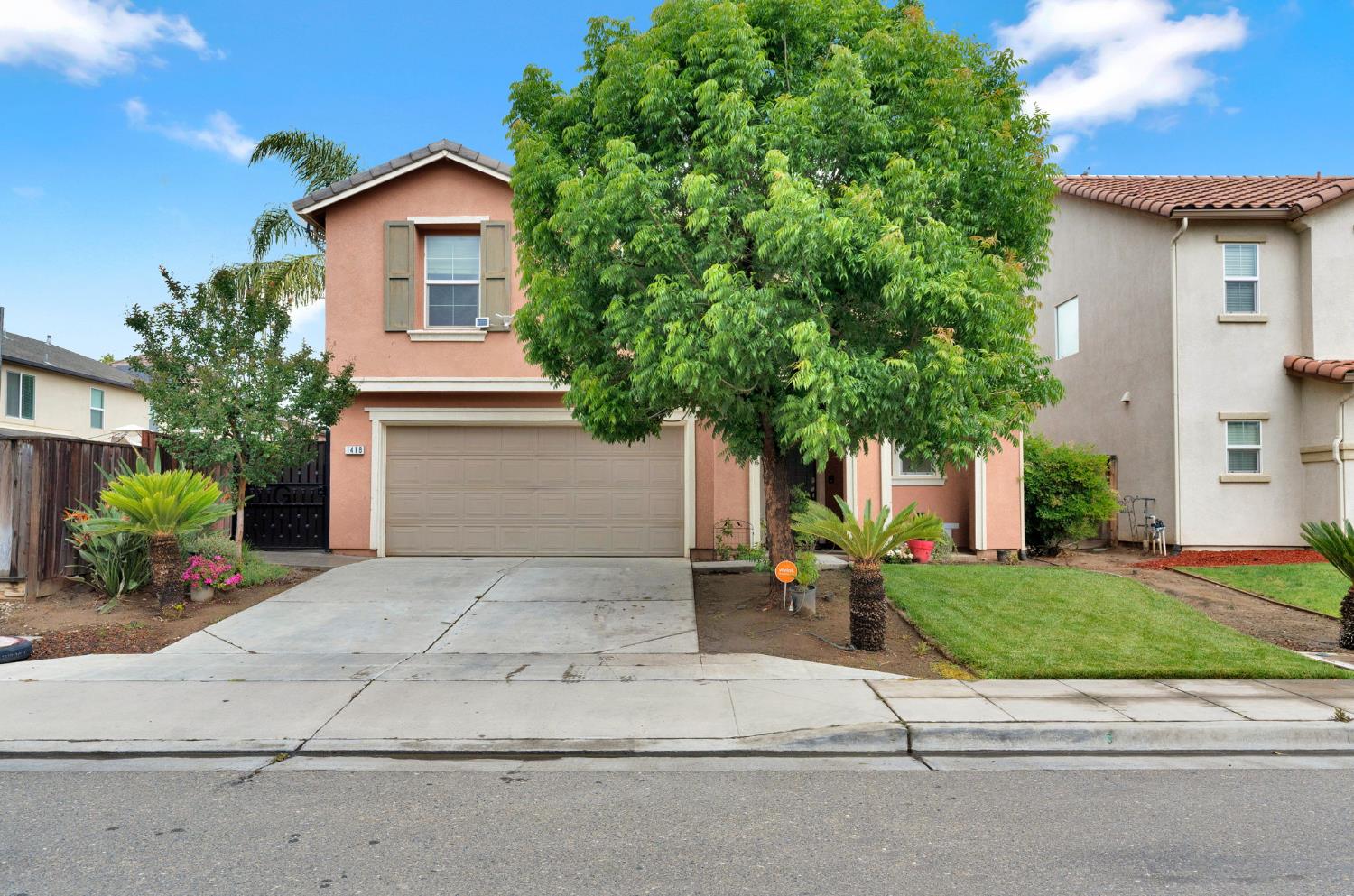 1418 Mandarin St, Madera, CA 93638