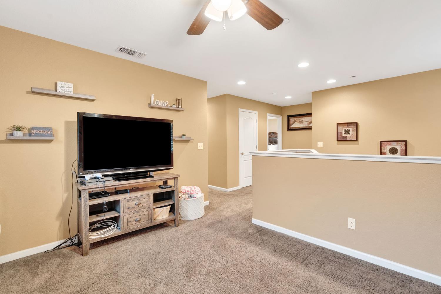 1418 Mandarin St, Madera, CA 93638