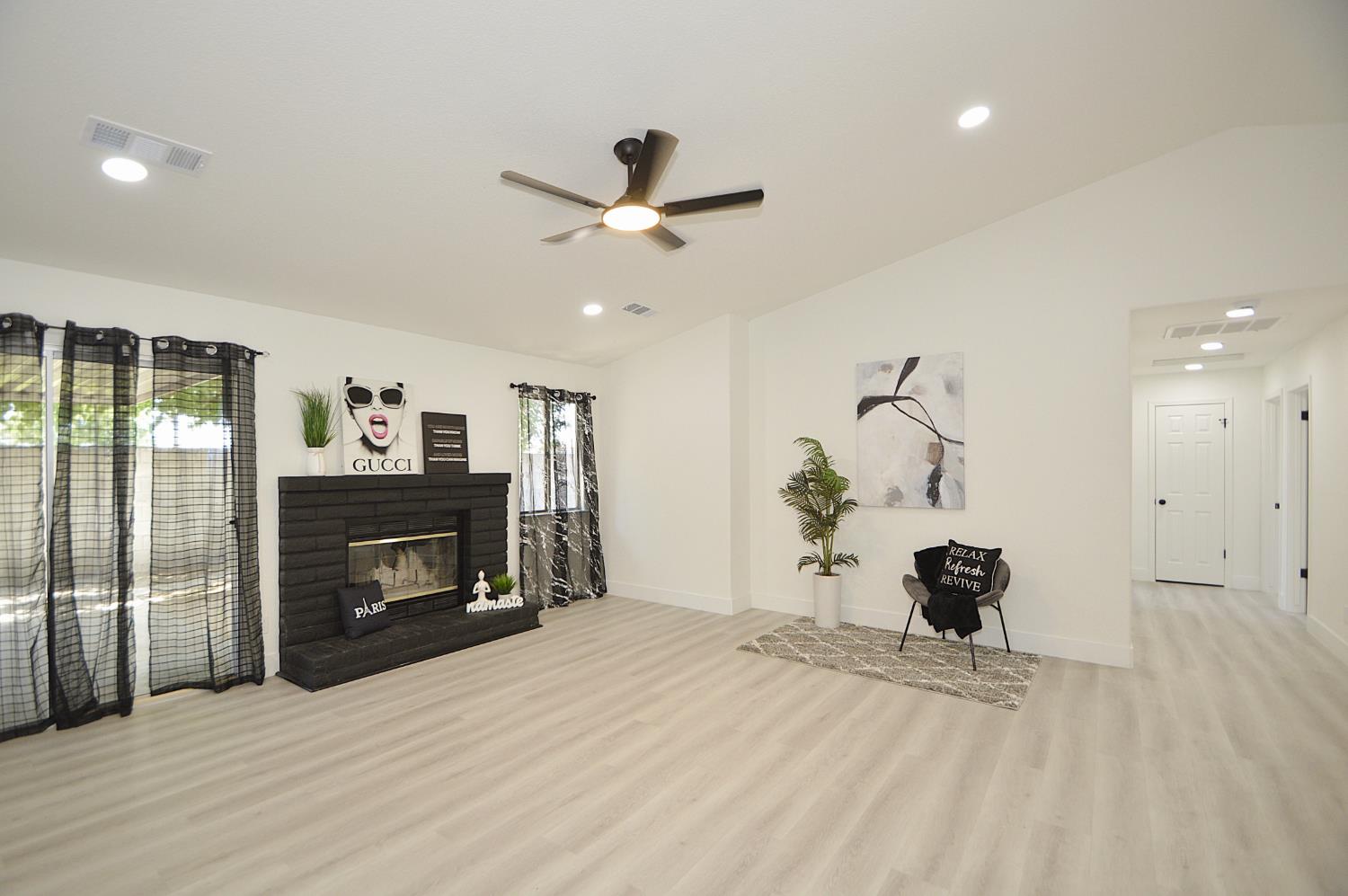 4952 E Hungtington, Fresno, CA 93727