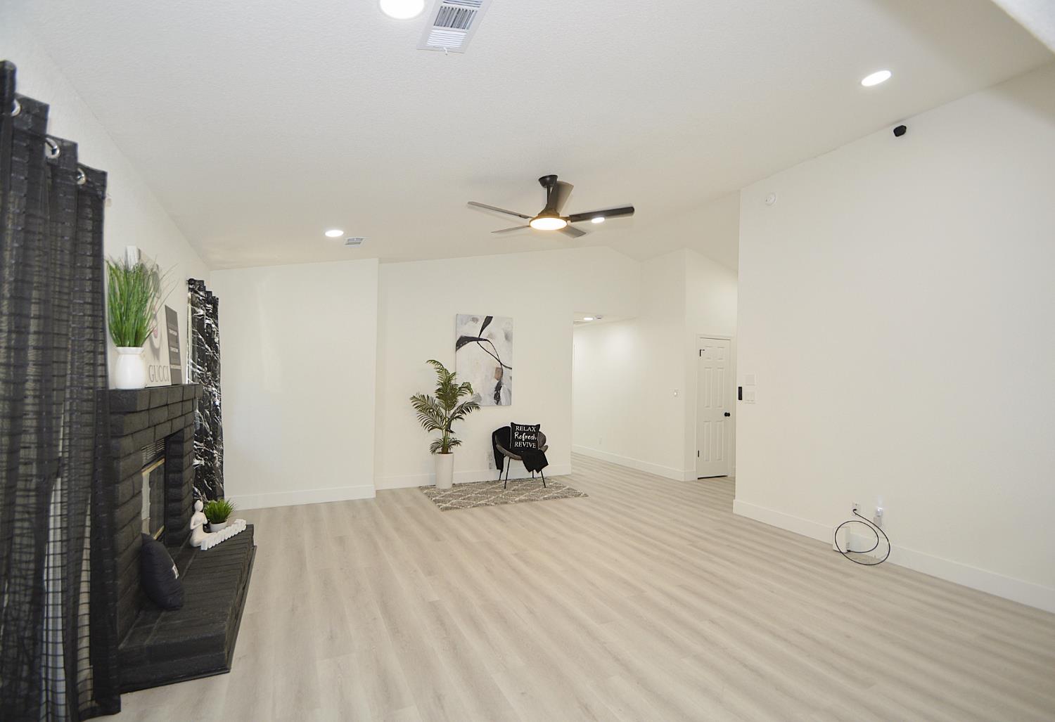 4952 E Hungtington, Fresno, CA 93727