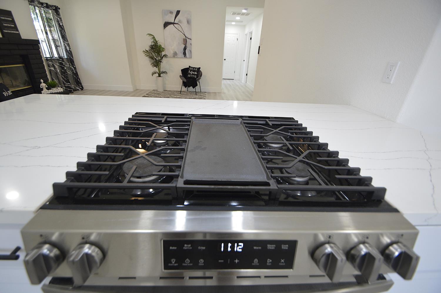 4952 E Hungtington, Fresno, CA 93727