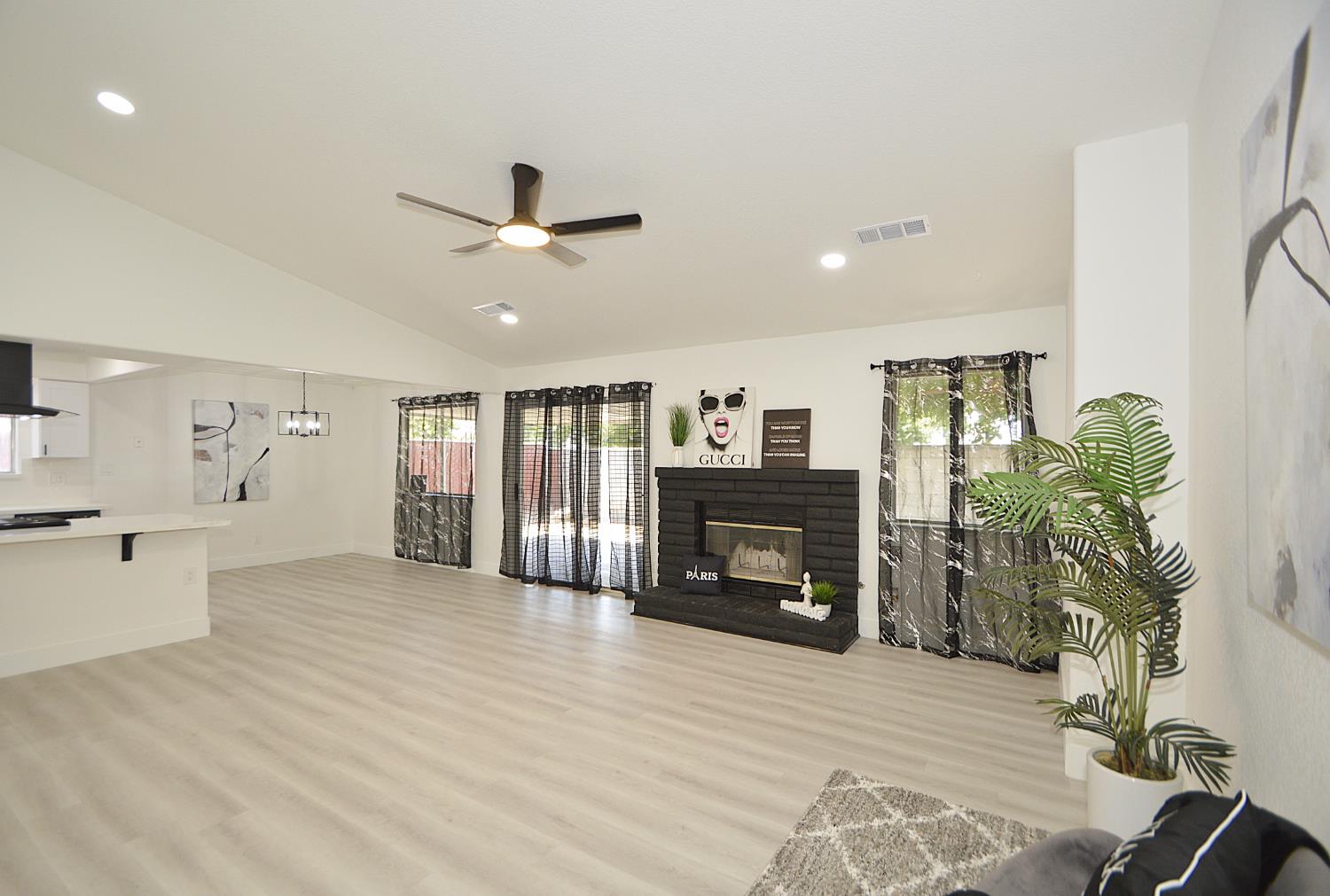 4952 E Hungtington, Fresno, CA 93727