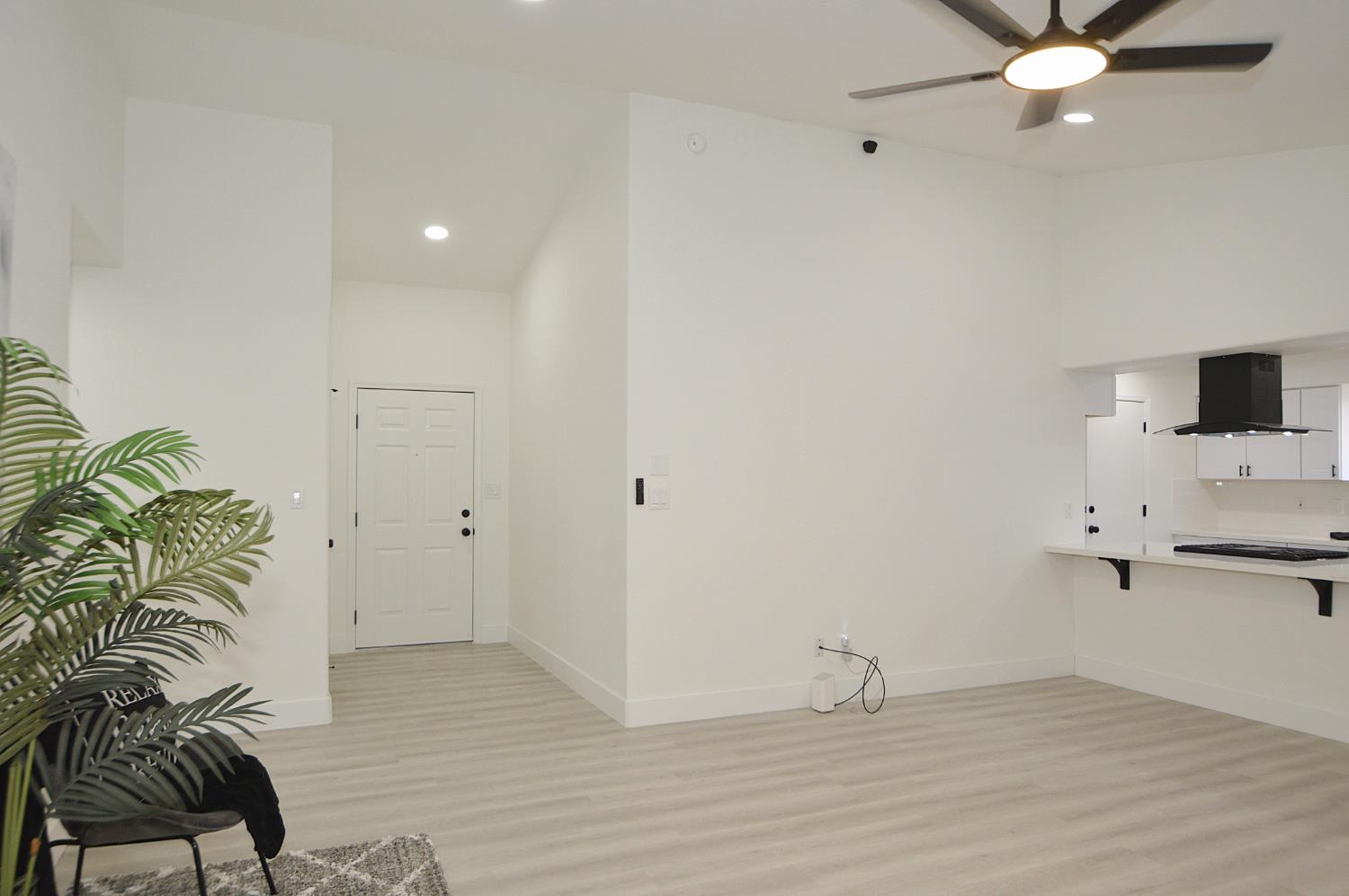 4952 E Hungtington, Fresno, CA 93727