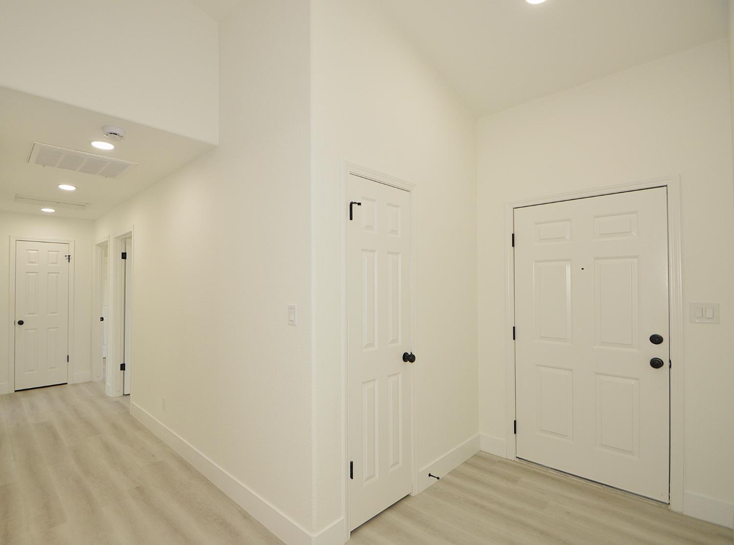 4952 E Hungtington, Fresno, CA 93727