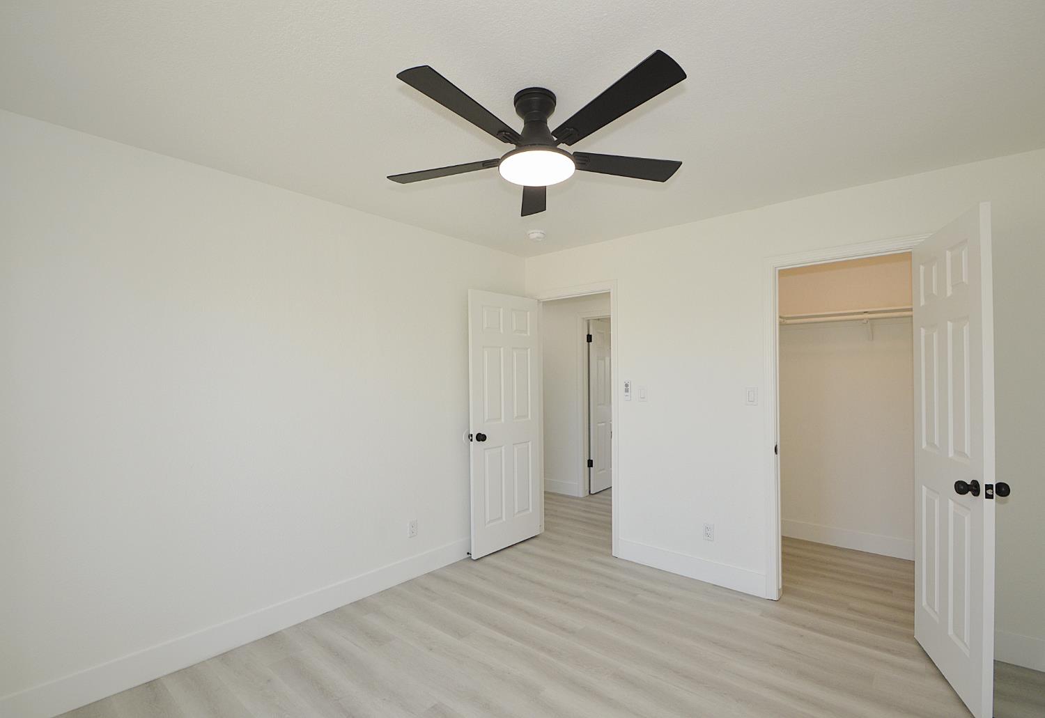 4952 E Hungtington, Fresno, CA 93727