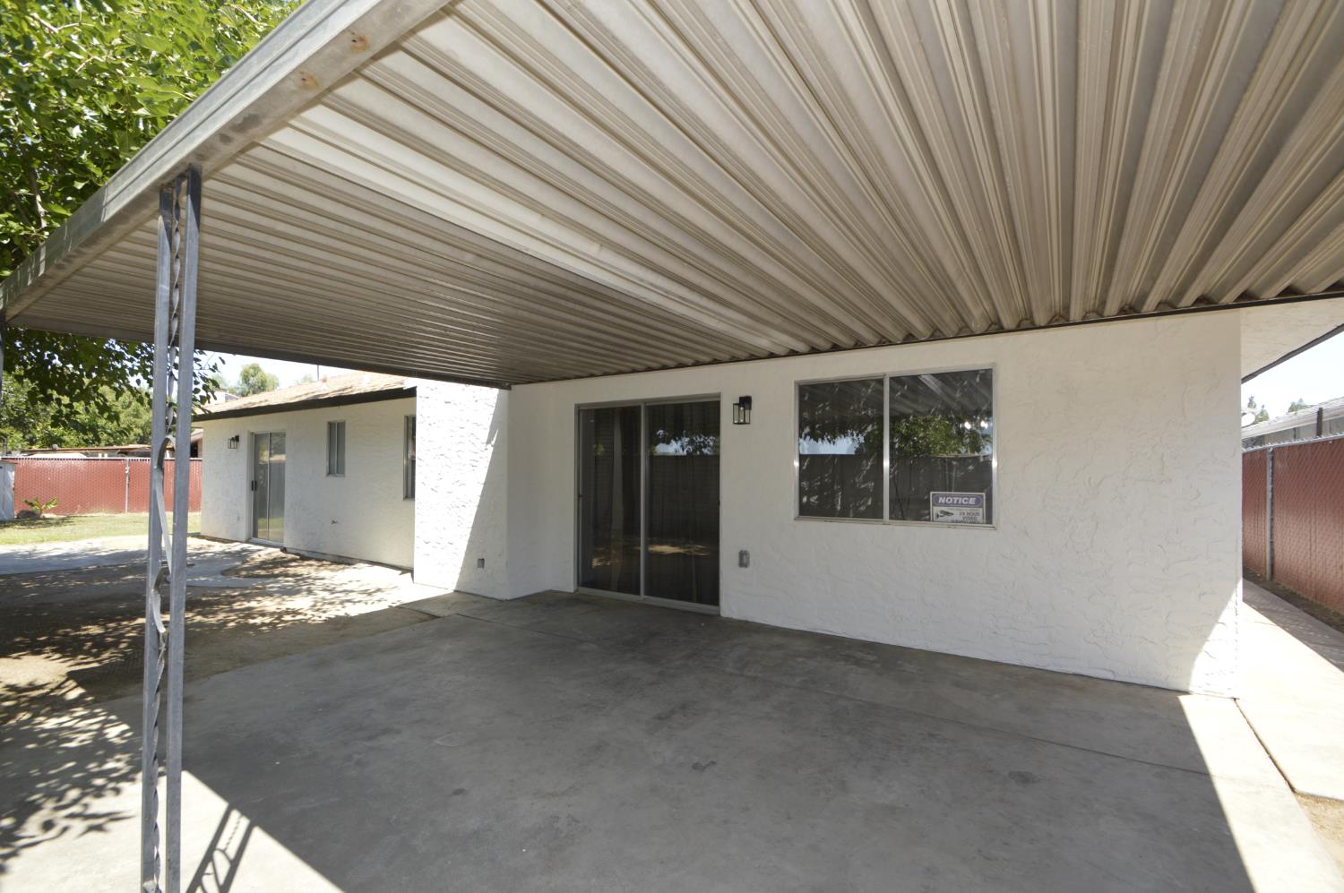 4952 E Hungtington, Fresno, CA 93727