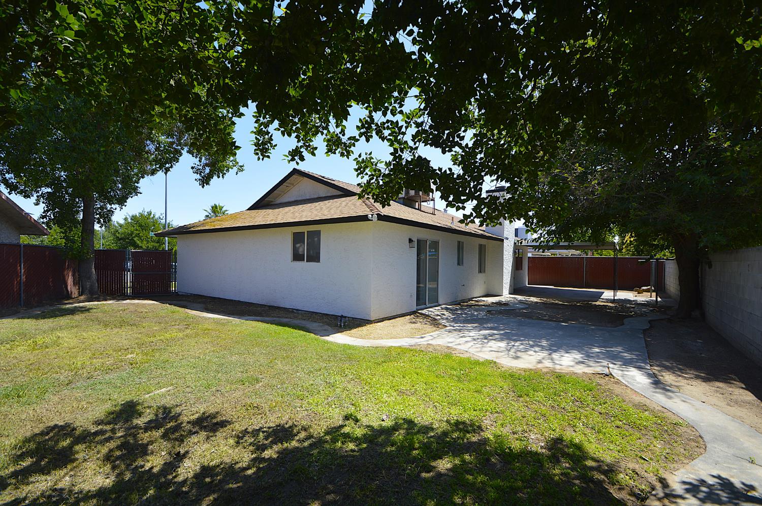 4952 E Hungtington, Fresno, CA 93727