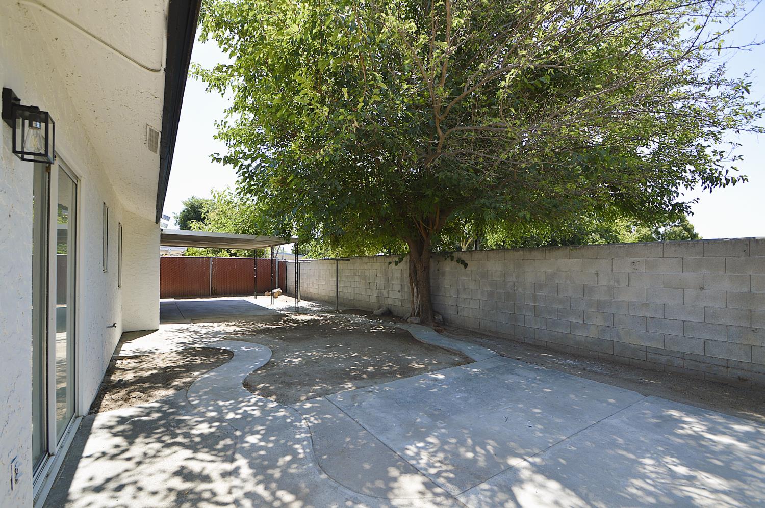 4952 E Hungtington, Fresno, CA 93727