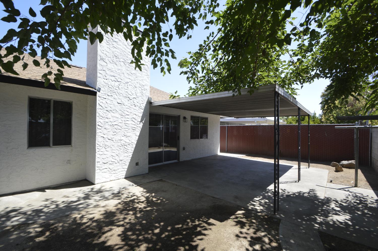 4952 E Hungtington, Fresno, CA 93727